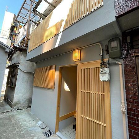 Tamatsukan 玉津館, Kansai Airport 關西空港 57 Mins, Namba 6 Mins, Nihonbashi 4 Mins, Universal Studio 37 Mins, Nara 30 Mins, Walk Jr Tsuruhashi 7 Mins, Early Check In Osaka Esterno foto